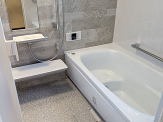 バスルームリフォーム 快適に使用できる浴室と明るくなった洗面所