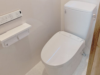 トイレリフォーム バリアフリーのトイレと、スペースを有効活用した洗濯機置き場