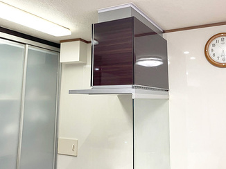 キッチンリフォーム 後継品でスムーズに交換！キッチンの印象も明るくなったレンジフード