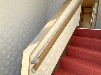 小工事 夜でも安心して昇り降りできる階段手すり