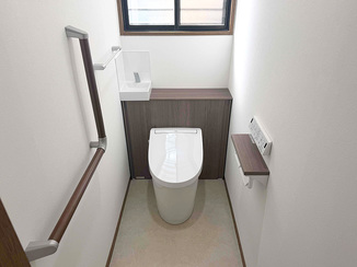 トイレリフォーム 水はね対策も万全な清潔感あふれるレストルーム